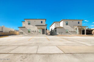8945 Robert Dr in El Paso, TX - Building Photo