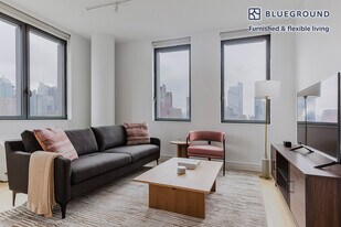 554 W 54th St in New York, NY - Building Photo