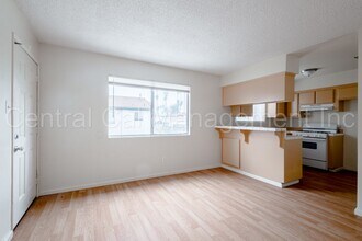 808 Pershing St in Bakersfield, CA - Foto de edificio - Building Photo