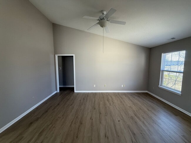 621 Mission Hill Dr in Fort Wayne, IN - Foto de edificio - Building Photo