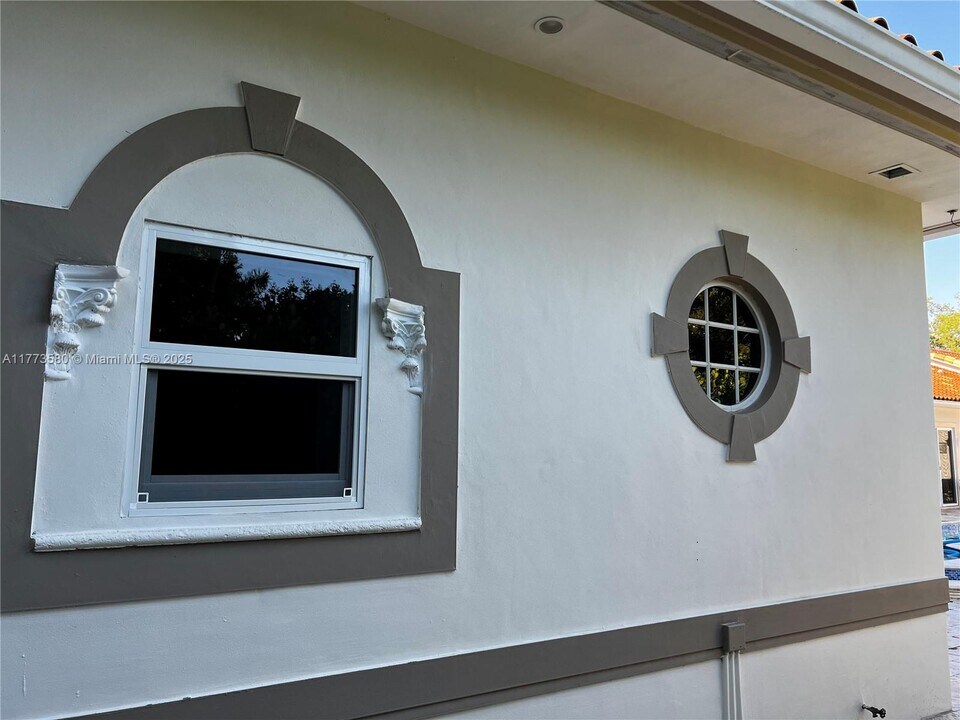 6795 SW 98th St in Miami, FL - Building Photo