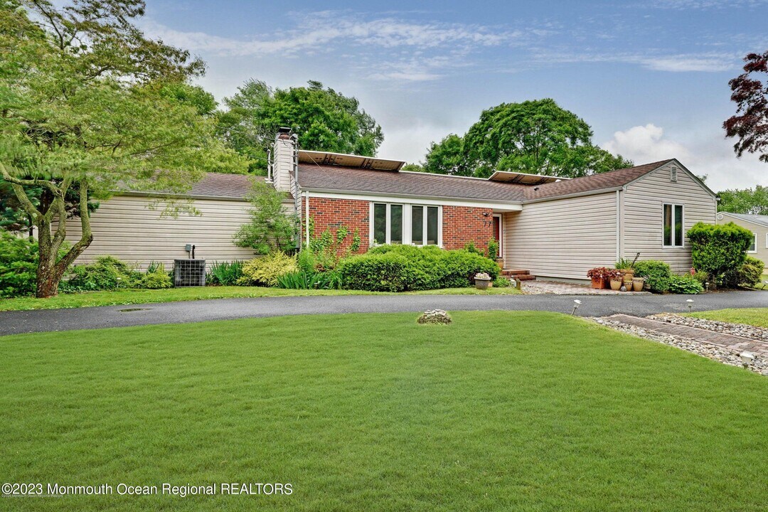 77 Pinewood Ave in West Long Branch, NJ - Building Photo