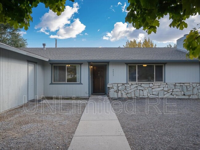 4855 E Broken Bow Dr in Flagstaff, AZ - Building Photo - Building Photo