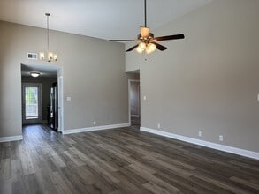 425 Irish Hls Dr in Clarksville, TN - Building Photo - Building Photo