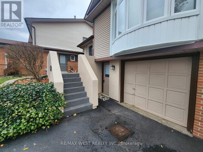 4250 Jefton Crescent in Mississauga, ON - Building Photo - Building Photo