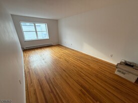 118 Main St in Butler, NJ - Building Photo