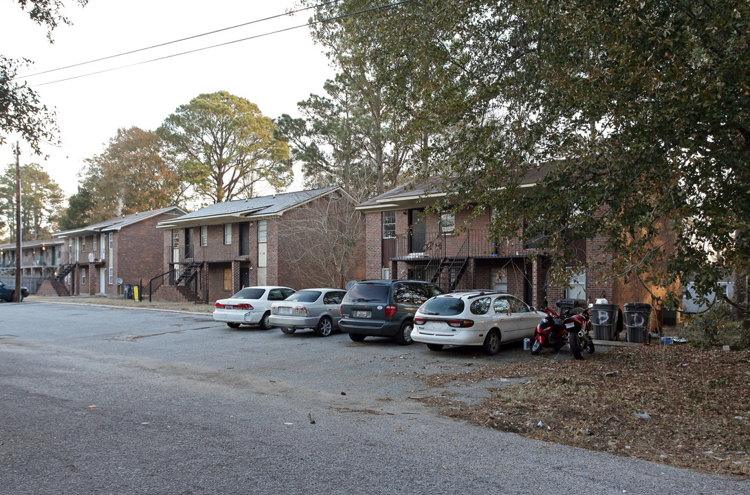 5448-5468 Deloach St in North Charleston, SC - Foto de edificio