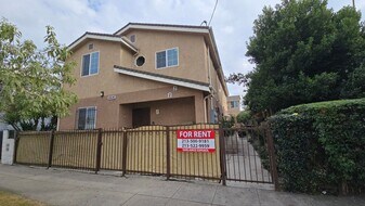 6616 S Figueroa St in Los Angeles, CA - Building Photo