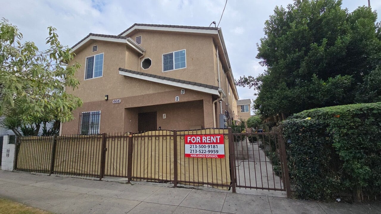 6616 S Figueroa St in Los Angeles, CA - Building Photo