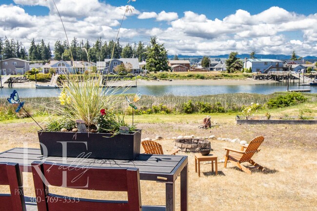 37831 Bay St NE in Hansville, WA - Building Photo - Building Photo