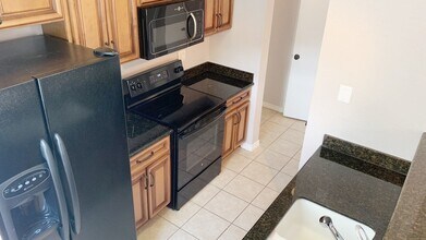 538 Wilcrest Dr in Houston, TX - Building Photo - Building Photo