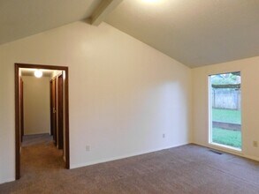 2059 Waln Creek Dr S in Salem, OR - Building Photo - Building Photo