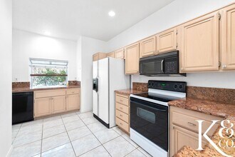 640 Indian Oak Ln in Oak Park, CA - Building Photo - Building Photo