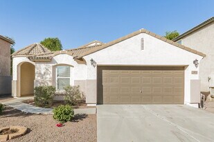 6824 S 38th Dr in Phoenix, AZ - Building Photo