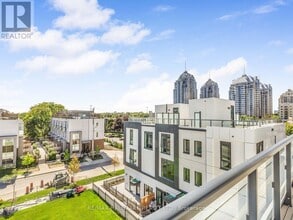 16 Greenbriar Rd in Toronto, ON - Building Photo - Building Photo