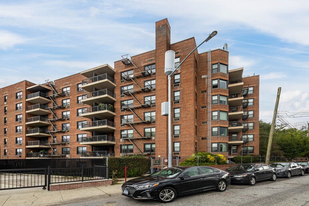 Co-Op in Flushing, NY - Building Photo