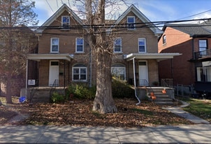 402 Alfred St in Kingston, ON - Building Photo