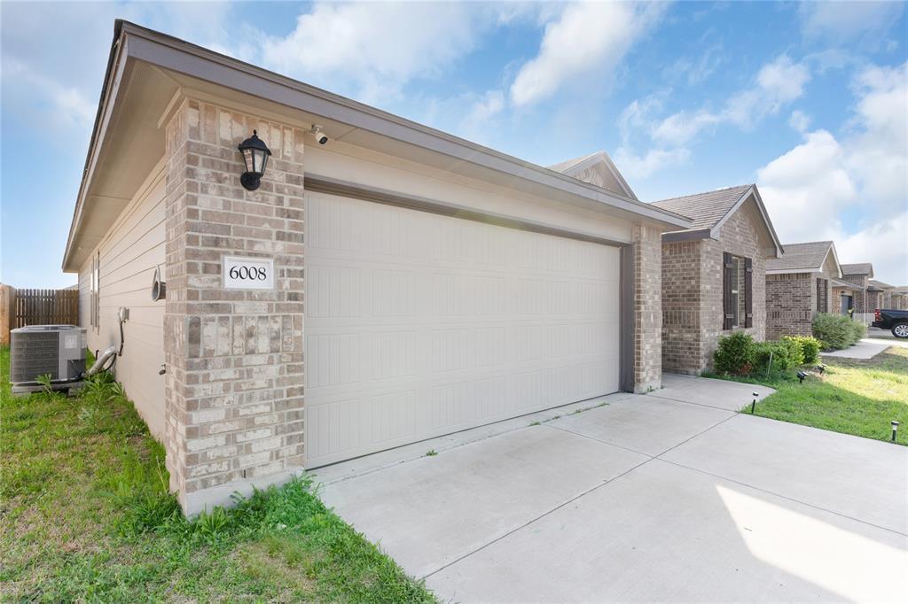 6008 Amelia Earhart Blvd in Killeen, TX - Building Photo