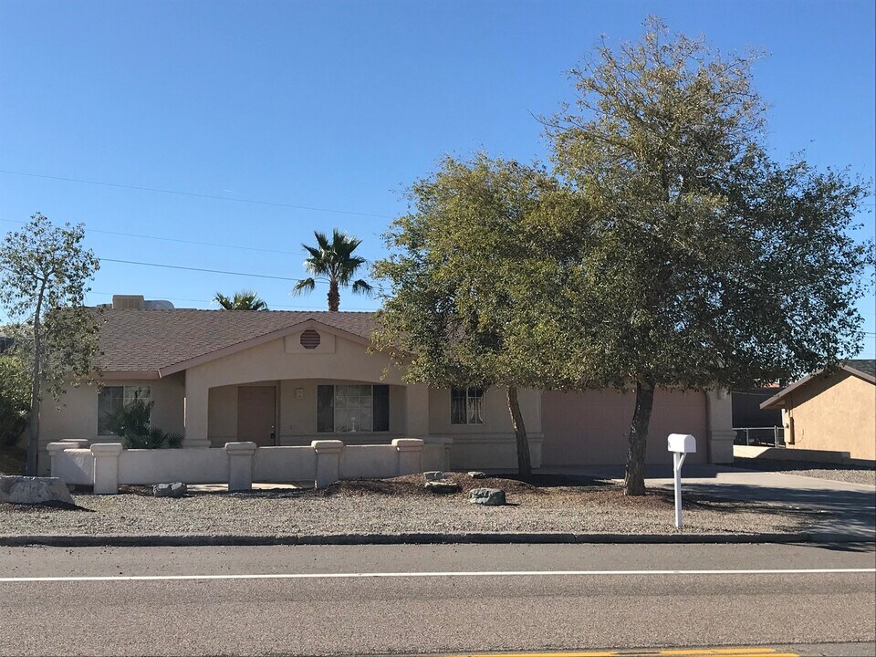 3166 Palo Verde Blvd N in Lake Havasu City, AZ - Building Photo