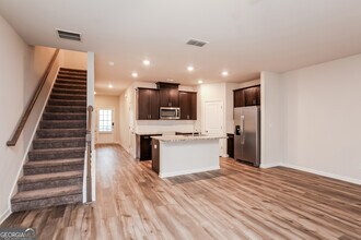 5110 Glade Park Dr in Lilburn, GA - Building Photo - Building Photo