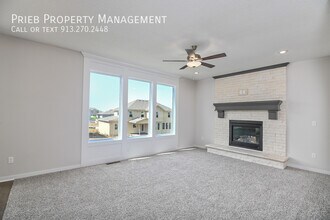 2701 W Dartmouth St in Olathe, KS - Building Photo - Building Photo