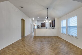 10832 Live Oak Creek Dr in Fort Worth, TX - Foto de edificio - Building Photo