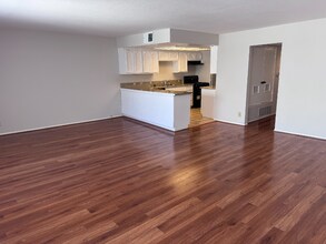 421 N Kenneth Rd in Burbank, CA - Building Photo - Building Photo
