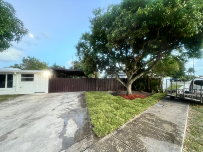 1960 NE 54th St in Pompano Beach, FL - Building Photo - Building Photo