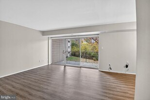 7505 Riverdale Rd in New Carrollton, MD - Building Photo