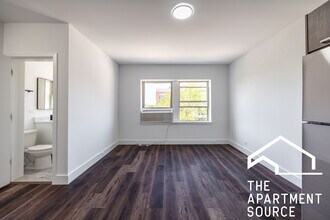 1555 W Hollywood Ave in Chicago, IL - Building Photo - Building Photo