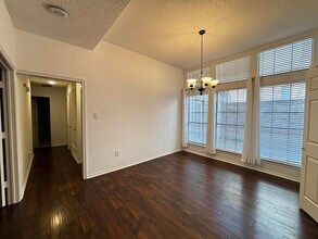 1205 Olde Towne Dr in Irving, TX - Building Photo - Building Photo
