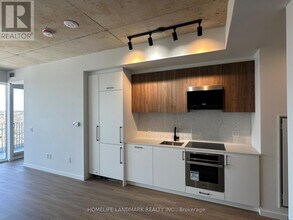 689-689 The Queensway in Toronto, ON - Building Photo - Building Photo