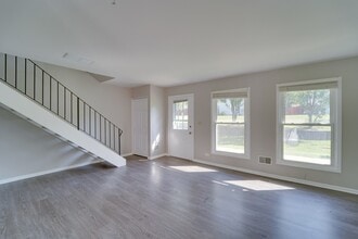 1883 Jamestown Cir in Hoffman Estates, IL - Building Photo - Building Photo