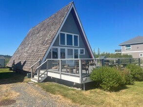 2095 Shore Ave in Freeland, WA - Building Photo - Building Photo