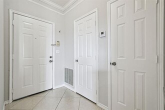 4302 Bayside Village Dr in Tampa, FL - Building Photo - Building Photo