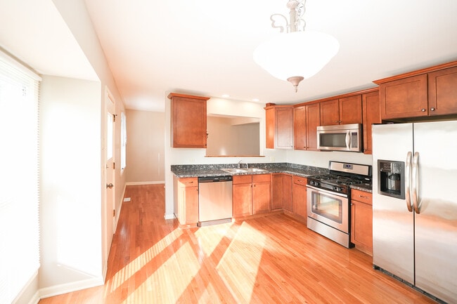 1329 Stonegate Rd in Naperville, IL - Building Photo - Building Photo