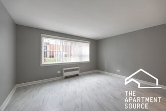 6733 N California Ave, Unit GW in Chicago, IL - Foto de edificio - Building Photo