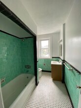 2001 Commonwealth Ave, Unit 1 in Boston, MA - Foto de edificio - Building Photo