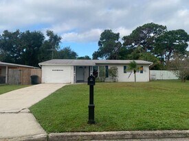 1719 59th St S in Gulfport, FL - Building Photo