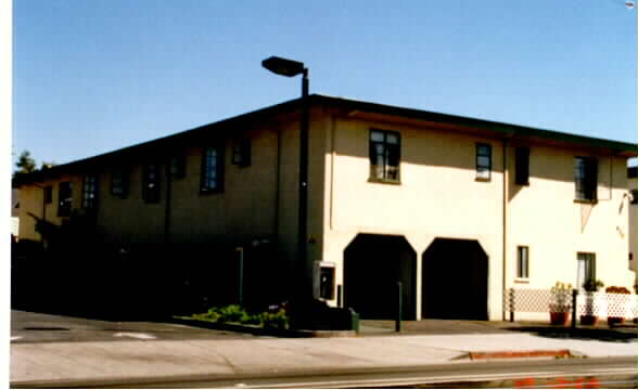 430 Chestnut St in Redwood City, CA - Building Photo - Building Photo