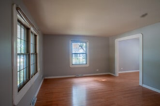 1147 Garfield Ave in Libertyville, IL - Building Photo - Building Photo