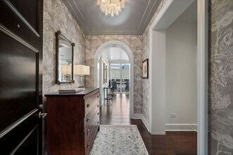 118 E Erie St in Chicago, IL - Foto de edificio - Building Photo