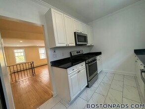 37 Auburn St, Unit 1 in Brookline, MA - Foto de edificio - Building Photo