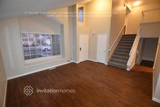 242 Newport Cir in Vacaville, CA - Foto de edificio - Building Photo