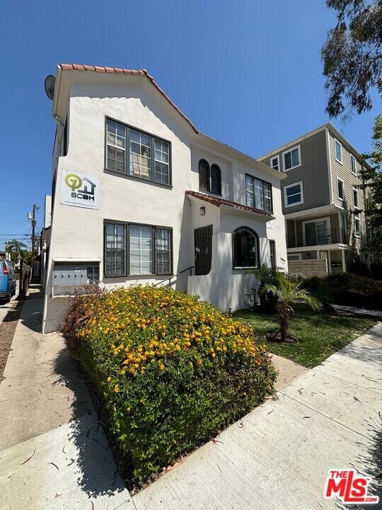 2666 Orchard Ave. in Los Angeles, CA - Building Photo