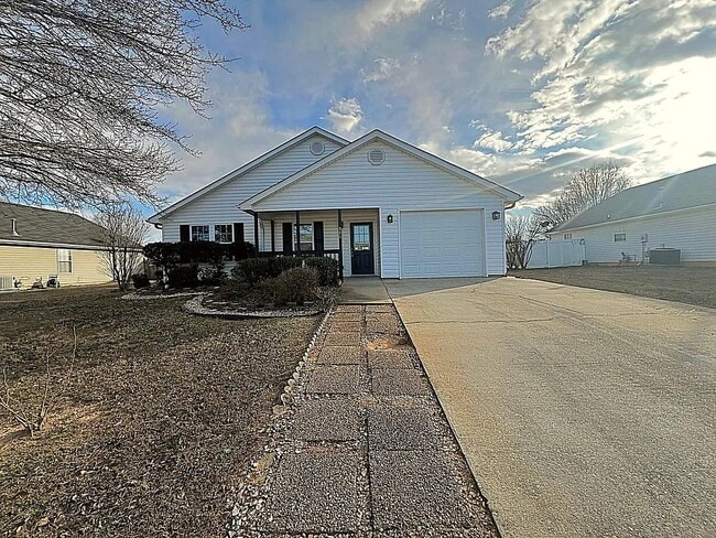 511 Climbing Rose Ct in Fountain Inn, SC - Building Photo - Building Photo