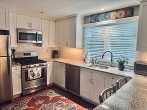 24 Hillside Dr, Unit Second floor in North Haledon, NJ - Building Photo - Building Photo