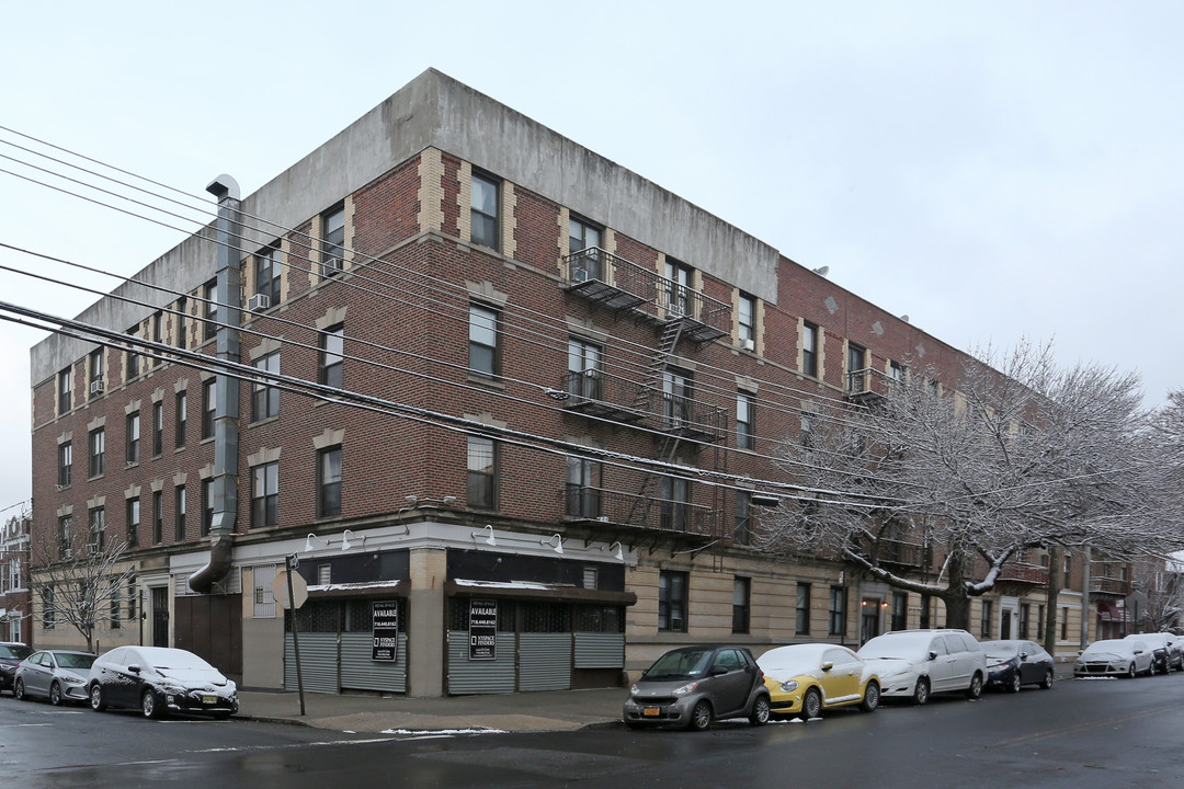 2335 29th Ave in Astoria, NY - Building Photo