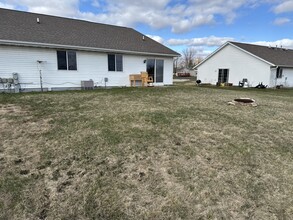 106 Sunshine Ct in Bonduel, WI - Building Photo - Building Photo