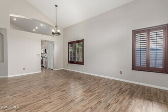 2500 S Sunnyvale Ave in Gilbert, AZ - Foto de edificio - Building Photo